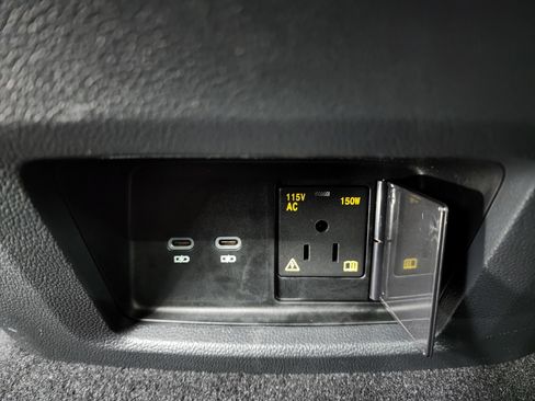 Used 2025 Volkswagen Atlas SE image 37