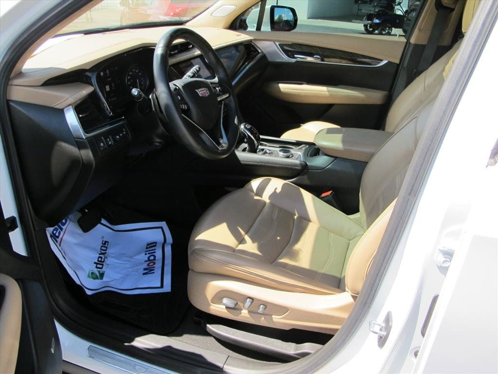 Used 2023 Cadillac XT6 Premium Luxury w/ Platinum Package FWD image 9