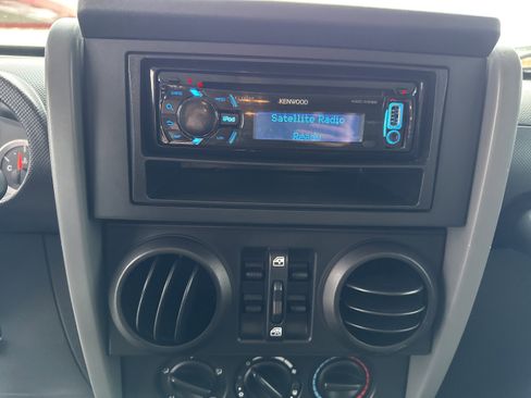 Used 2010 Jeep Wrangler Unlimited Sport image 18