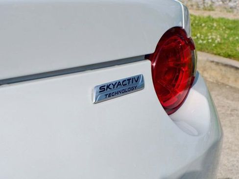 Used 2018 MAZDA MX-5 Miata Grand Touring RWD image 16