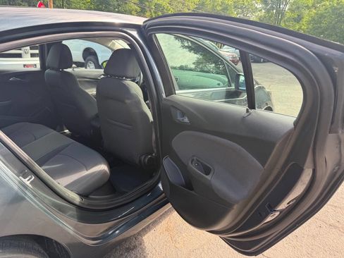 Used 2017 Chevrolet Cruze LT w/ Convenience Package FWD image 18