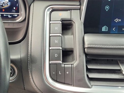 Used 2023 Chevrolet Suburban Premier image 19