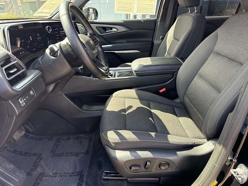 Used 2024 Chevrolet Traverse LT FWD image 24