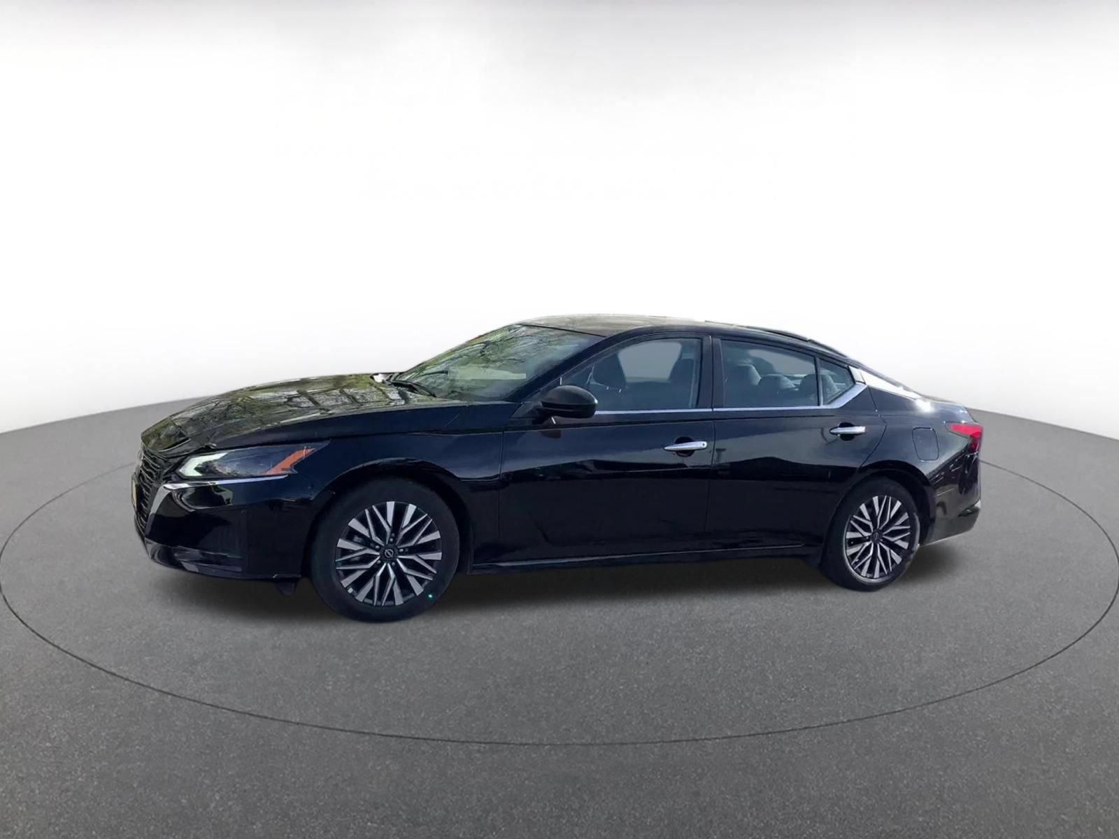 Used 2025 Nissan Altima 2.5 SV FWD image 7