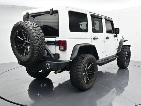 Used 2017 Jeep Wrangler Unlimited Sahara w/ Max Tow Package AWD/4WD image 7