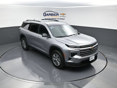 Certified 2024 Chevrolet Traverse LT AWD/4WD image 1