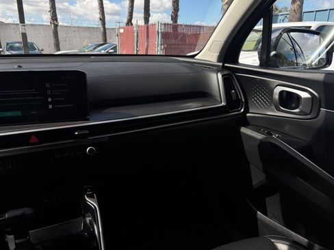 Used 2024 Kia Sorento S image 38