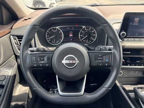 Used 2023 Nissan Rogue SV w/ SV Premium B Package image 15