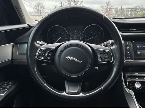 Used 2016 Jaguar XF Premium image 21