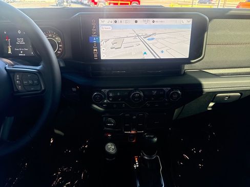 Used 2025 Jeep Wrangler Unlimited Rubicon image 20