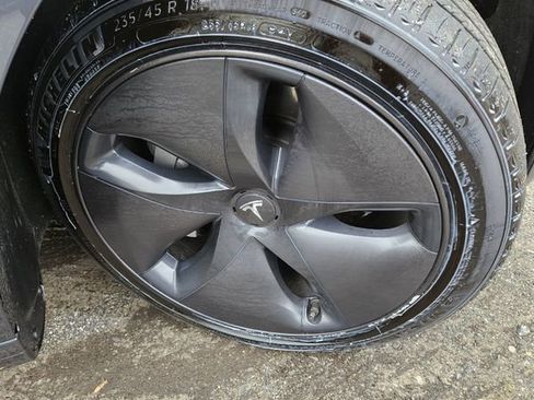 Used 2018 Tesla Model 3 Mid Range image 22