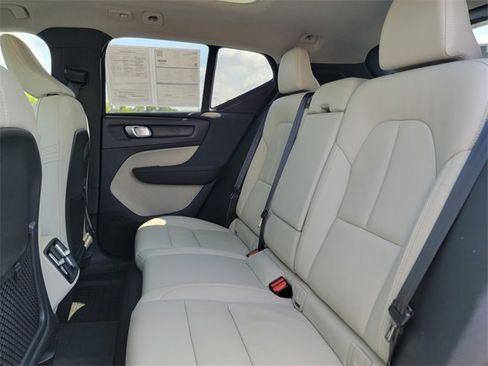 Used 2023 Volvo XC40 B5 Ultimate w/ Protection Package Premier image 21