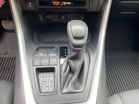 Used 2021 Toyota RAV4 LE FWD image 23