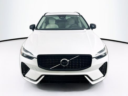 Used 2024 Volvo XC60 B5 Core w/ Protection Package Premier AWD/4WD image 2