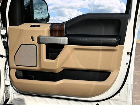 Used 2017 Ford F150 Lariat image 31