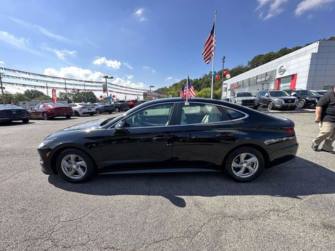 Used 2023 Hyundai Sonata SE w/ Cargo Package image 6