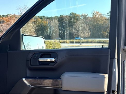 Used 2022 Chevrolet Silverado 1500 LTZ w/ LTZ Convenience Package II image 15