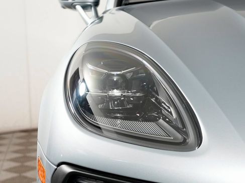 Used 2026 Porsche Macan AWD/4WD image 11
