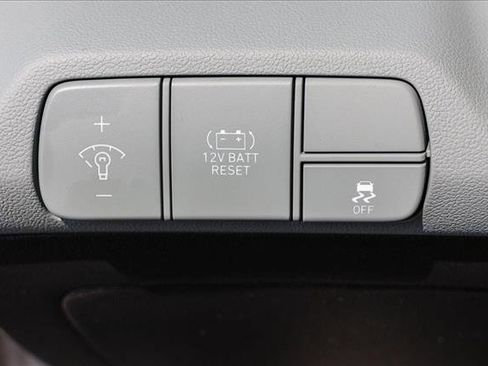 New 2025 Hyundai Elantra Limited image 13