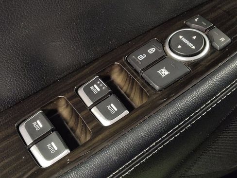 Used 2020 Kia Sorento LX FWD image 27