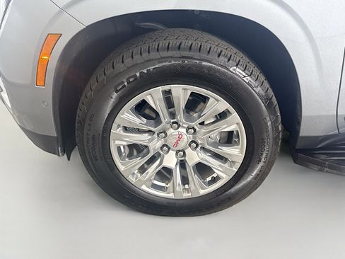 Used 2025 GMC Yukon Denali RWD image 38