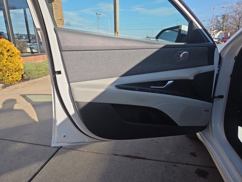 Certified 2023 Hyundai Elantra Limited image 15