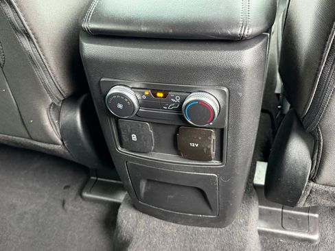 Used 2022 Ford Explorer XLT AWD/4WD image 16