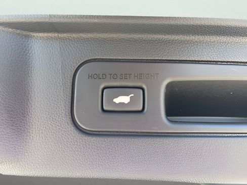 Used 2025 Honda Pilot Touring image 10