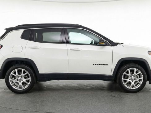 Used 2025 Jeep Compass Limited AWD/4WD image 11