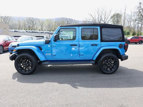 Used 2023 Jeep Wrangler Unlimited Sahara AWD/4WD image 4