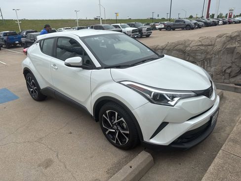 Used 2018 Toyota C-HR XLE image 8