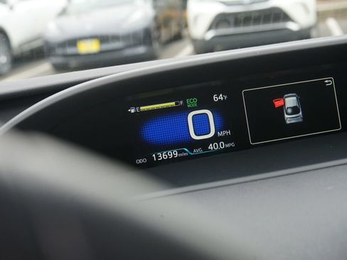 Used 2016 Toyota Prius Four w/ Advanced Technology Package FWD image 28