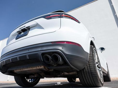 Used 2023 Porsche Cayenne Platinum Edition AWD/4WD image 40