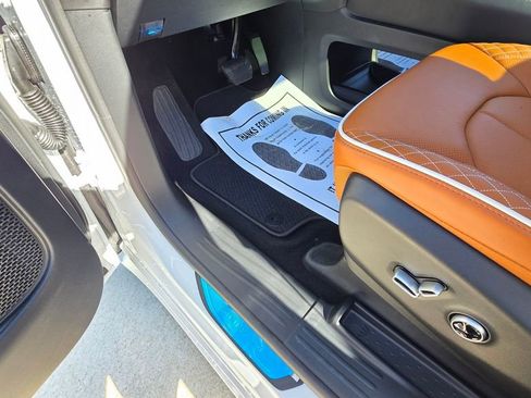 New 2026 Chrysler Pacifica Pinnacle image 23