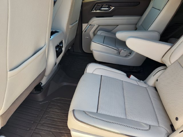 Used 2026 GMC Yukon Denali w/ Sun & Power Step Package AWD/4WD image 29