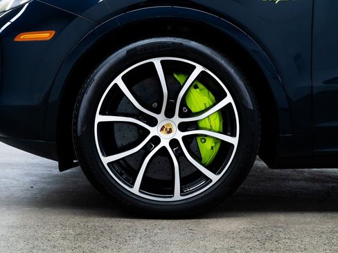 Used 2020 Porsche Cayenne Turbo S image 7