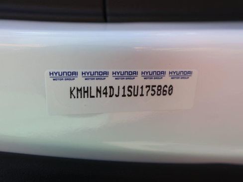 New 2025 Hyundai Elantra Limited image 41