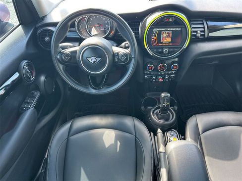 Used 2020 MINI Cooper 4-Door Hardtop image 23