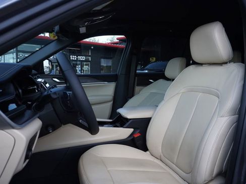Used 2022 Jeep Grand Cherokee Limited 4xe w/ Luxury Tech Group II AWD/4WD image 23