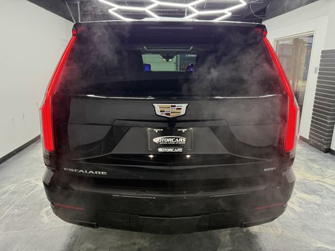 Used 2025 Cadillac Escalade ESV Sport Platinum image 4