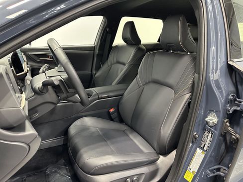 Used 2025 Toyota Crown Signia image 15