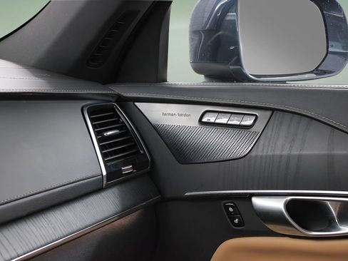 Certified 2023 Volvo XC90 B6 Ultimate w/ Protection Package Premier AWD/4WD image 39