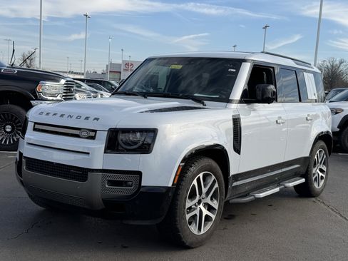 Used 2023 Land Rover Defender 110 X-Dynamic SE image 11