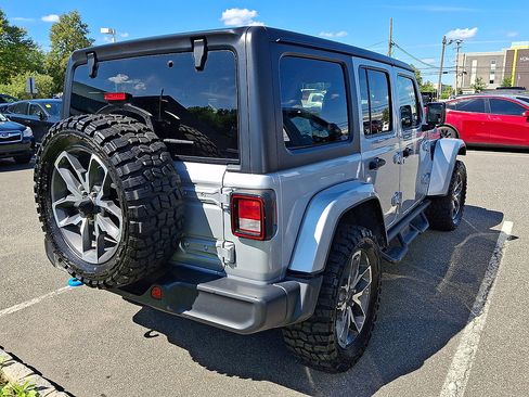 Used 2024 Jeep Wrangler Unlimited w/ Convenience Group AWD/4WD image 4