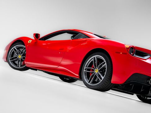 Used 2018 Ferrari 488 GTB RWD image 58