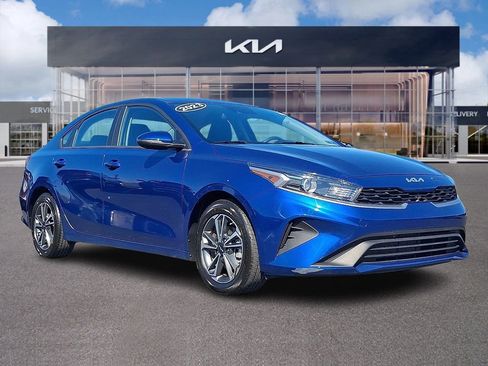 Certified 2023 Kia Forte LXS w/ LXS Technology Package FWD image 1