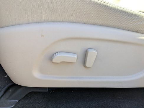 Used 2017 Nissan Pathfinder SV image 11