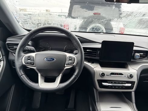 Used 2022 Ford Explorer XLT w/ Class IV Trailer Tow Package image 11