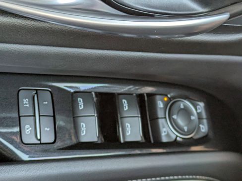 Used 2024 Cadillac Escalade Premium Luxury image 23