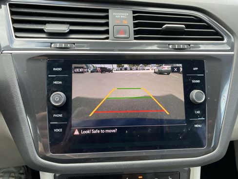 Used 2022 Volkswagen Tiguan SE FWD image 4